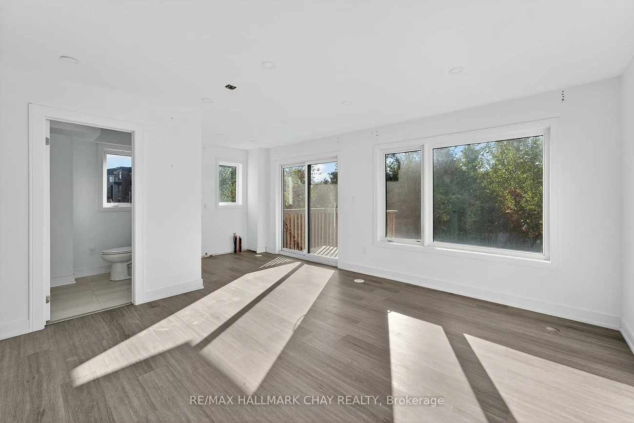 22, Blue Forest, Innis-Shore, Barrie