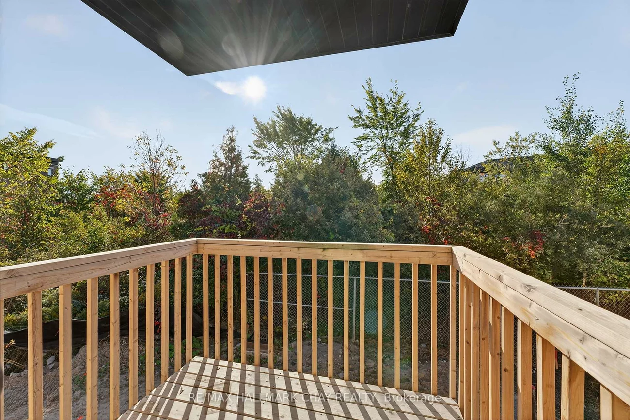 22, Blue Forest, Innis-Shore, Barrie