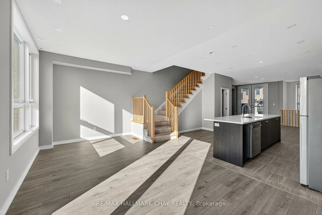 22, Blue Forest, Innis-Shore, Barrie