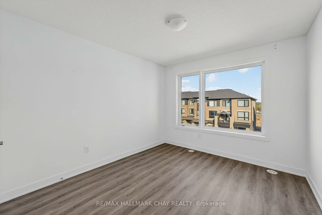 22, Blue Forest, Innis-Shore, Barrie