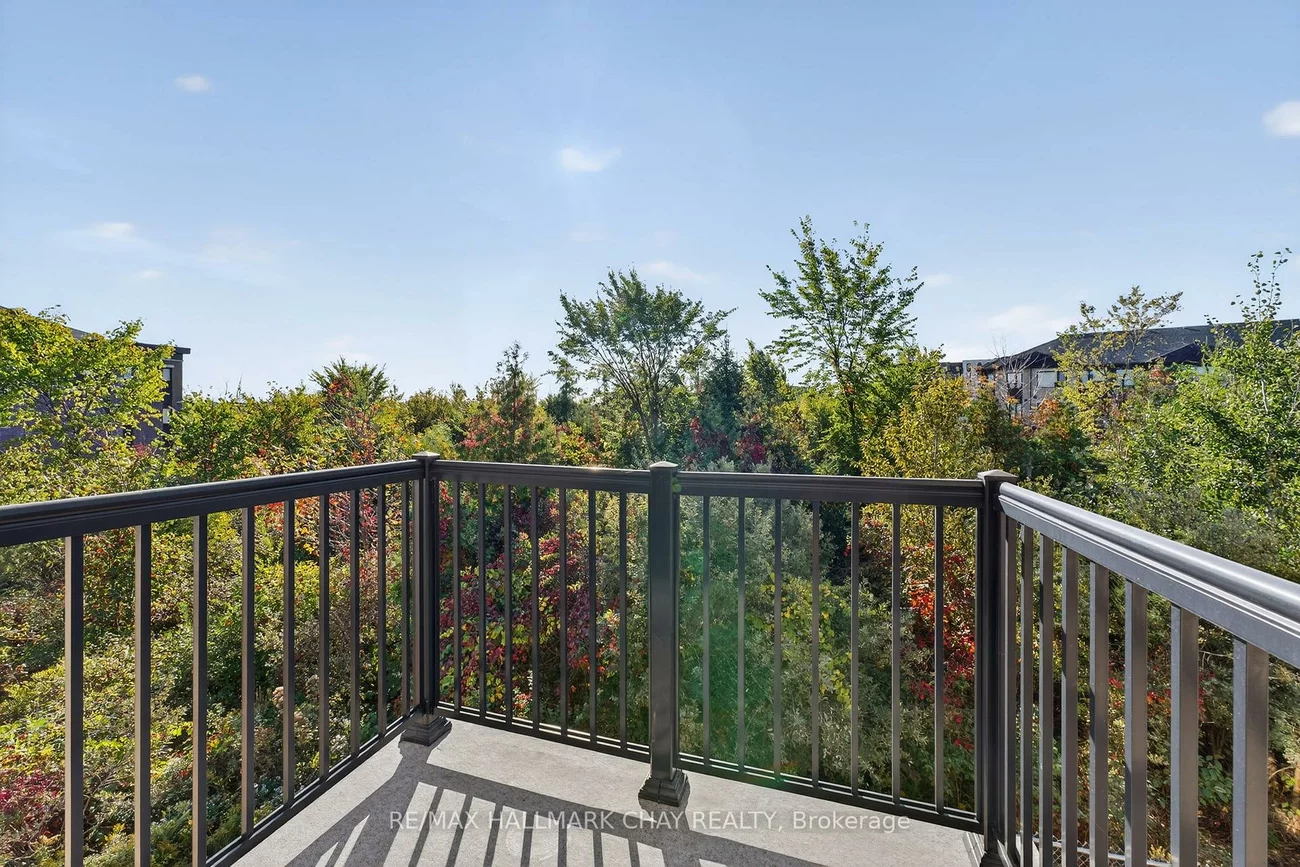 22, Blue Forest, Innis-Shore, Barrie