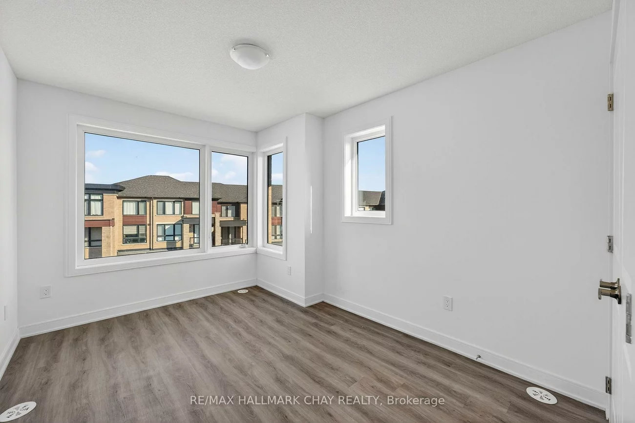 22, Blue Forest, Innis-Shore, Barrie