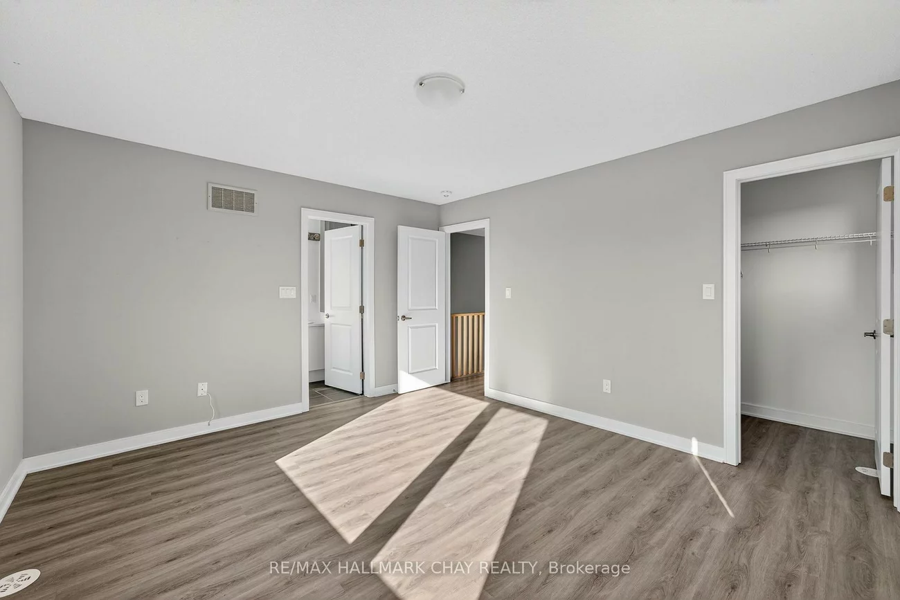 22, Blue Forest, Innis-Shore, Barrie