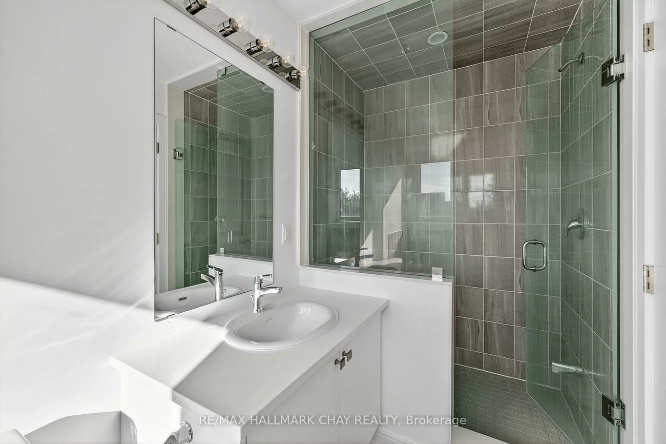 22, Blue Forest, Innis-Shore, Barrie