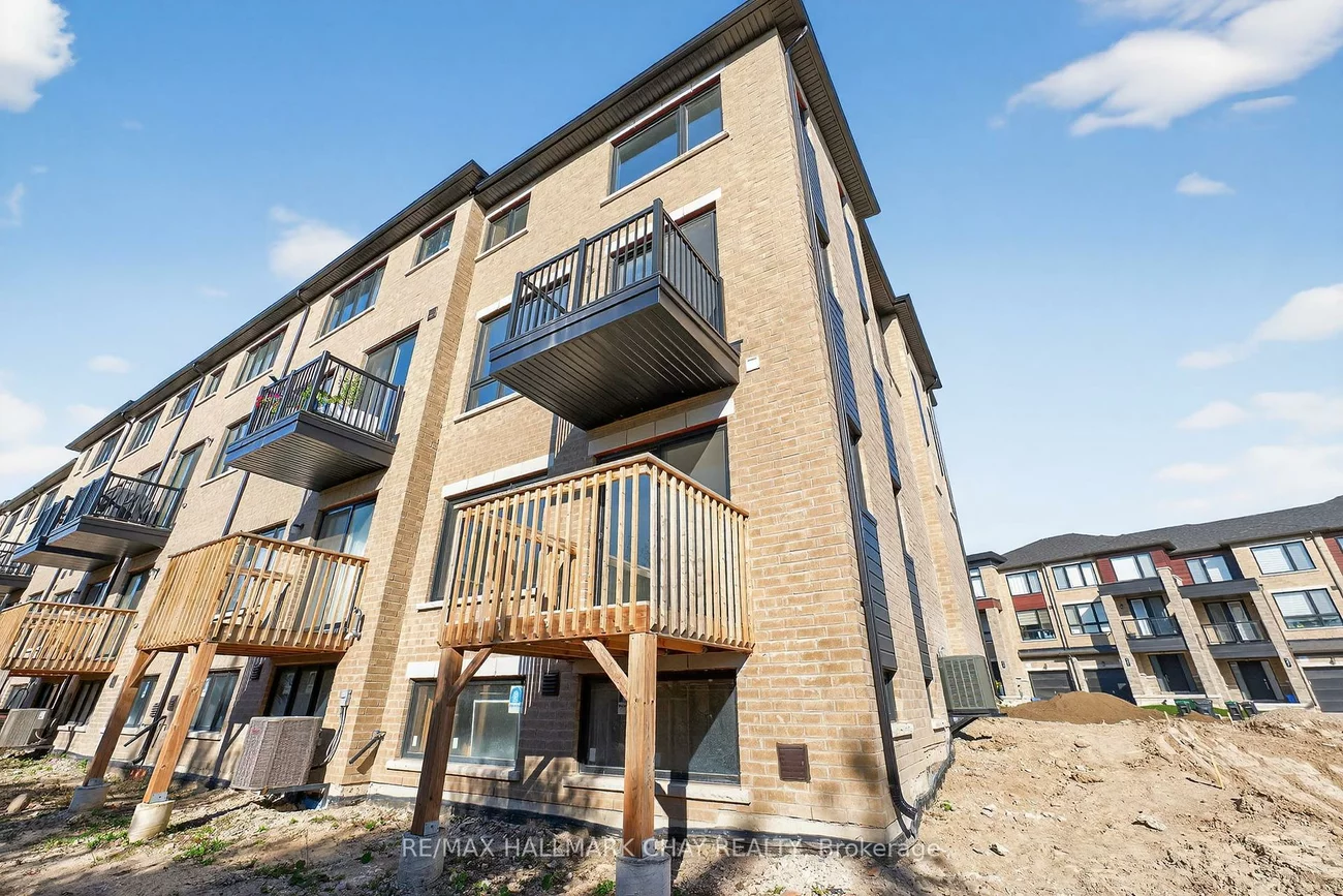 22, Blue Forest, Innis-Shore, Barrie