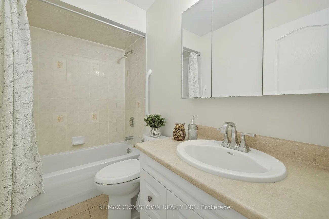 330, Harvie, Holly, Barrie