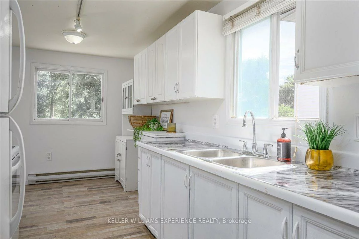 49, Laurie, Wellington, Barrie