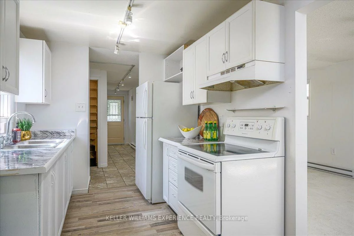 49, Laurie, Wellington, Barrie