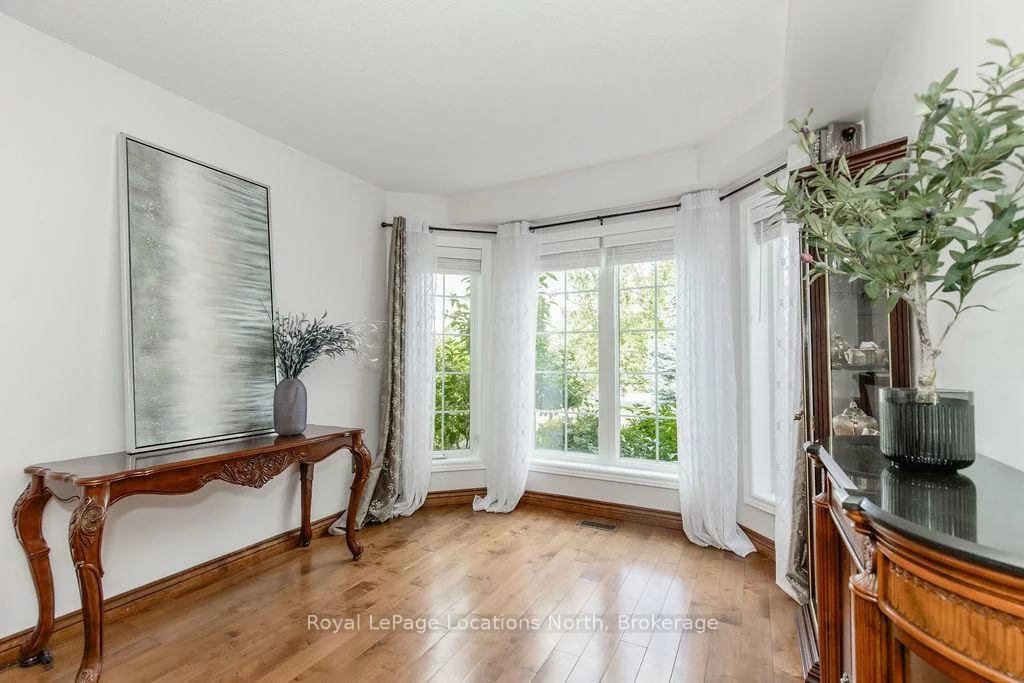 10, BARWICK, West Bayfield, Barrie