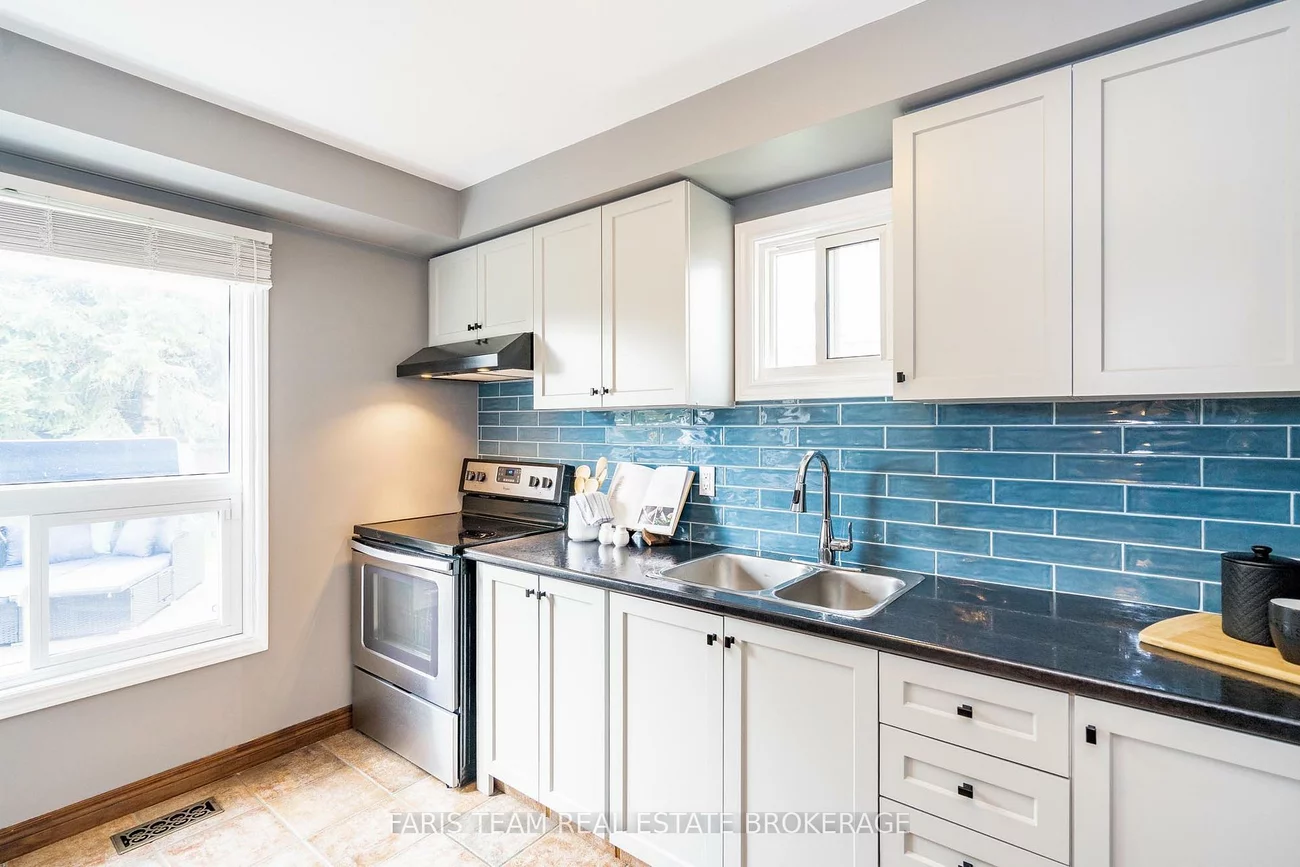 230, Kozlov, West Bayfield, Barrie