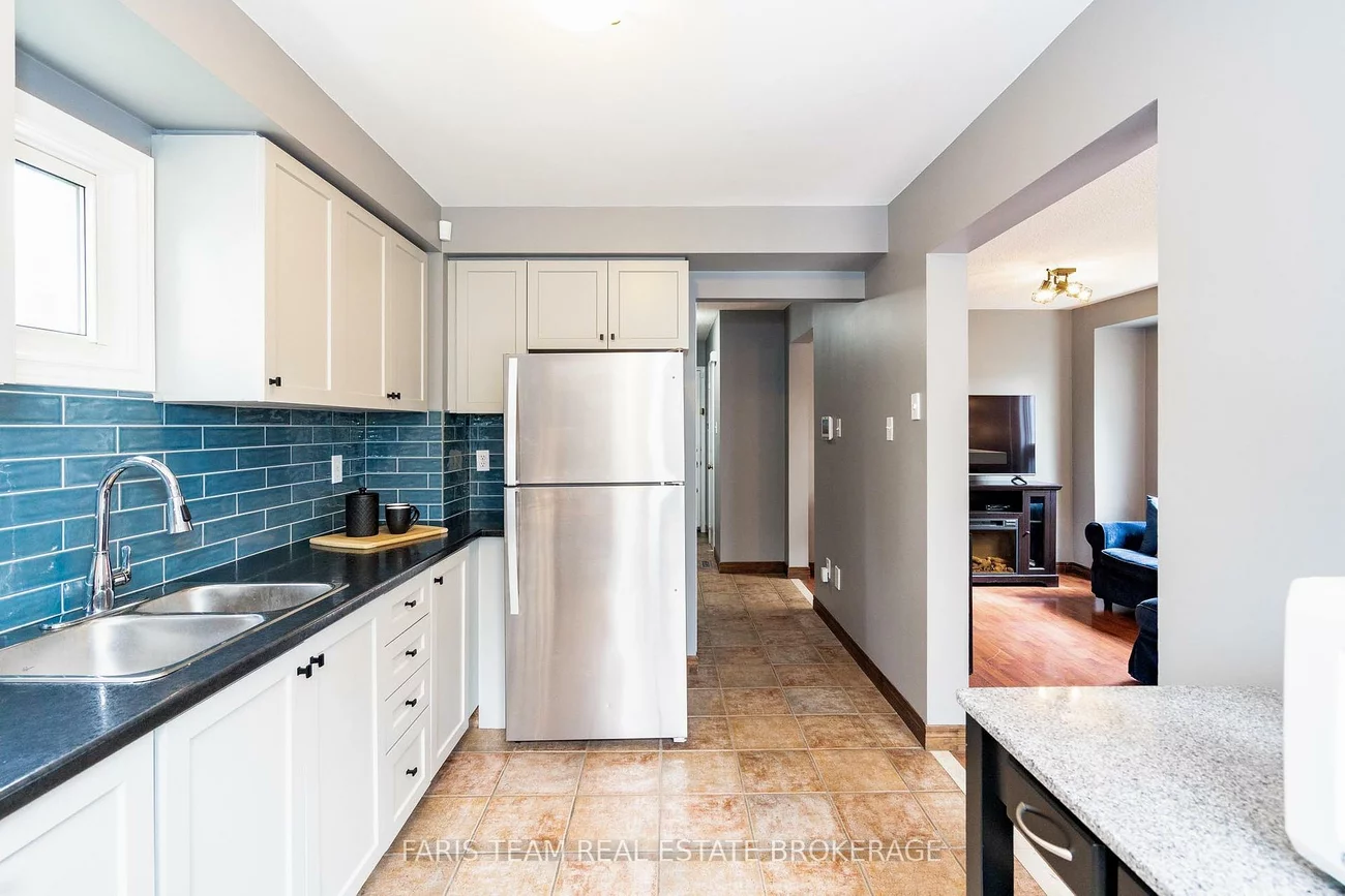230, Kozlov, West Bayfield, Barrie