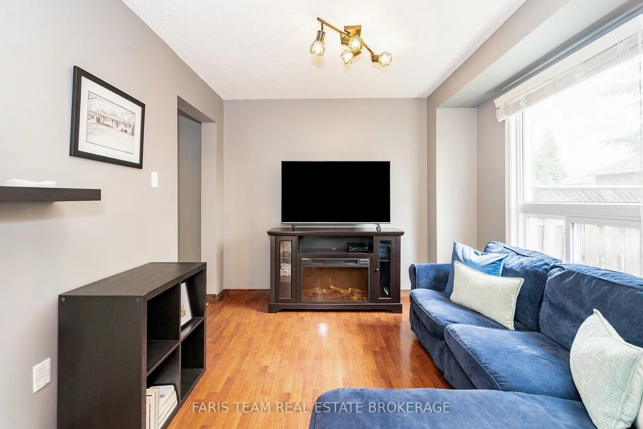 230, Kozlov, West Bayfield, Barrie