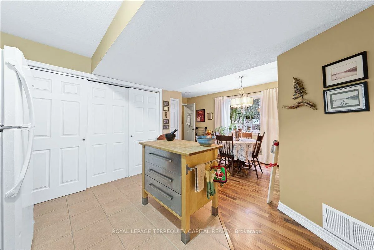 102, Henry, Wellington, Barrie