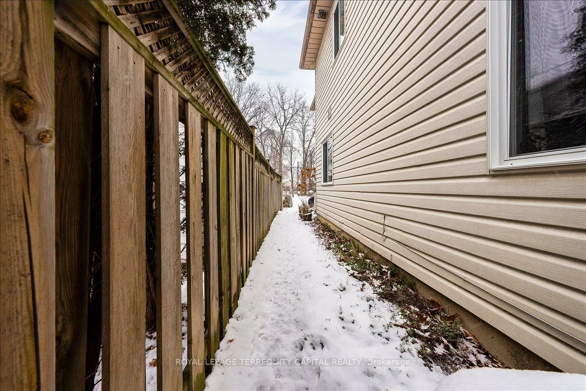 102, Henry, Wellington, Barrie