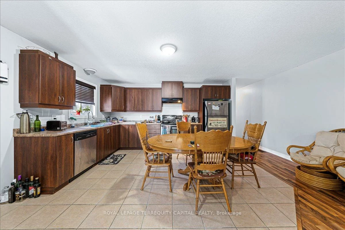 102, Henry, Wellington, Barrie