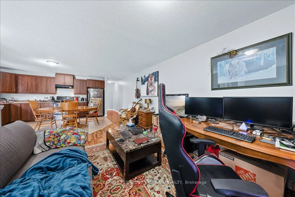 102, Henry, Wellington, Barrie