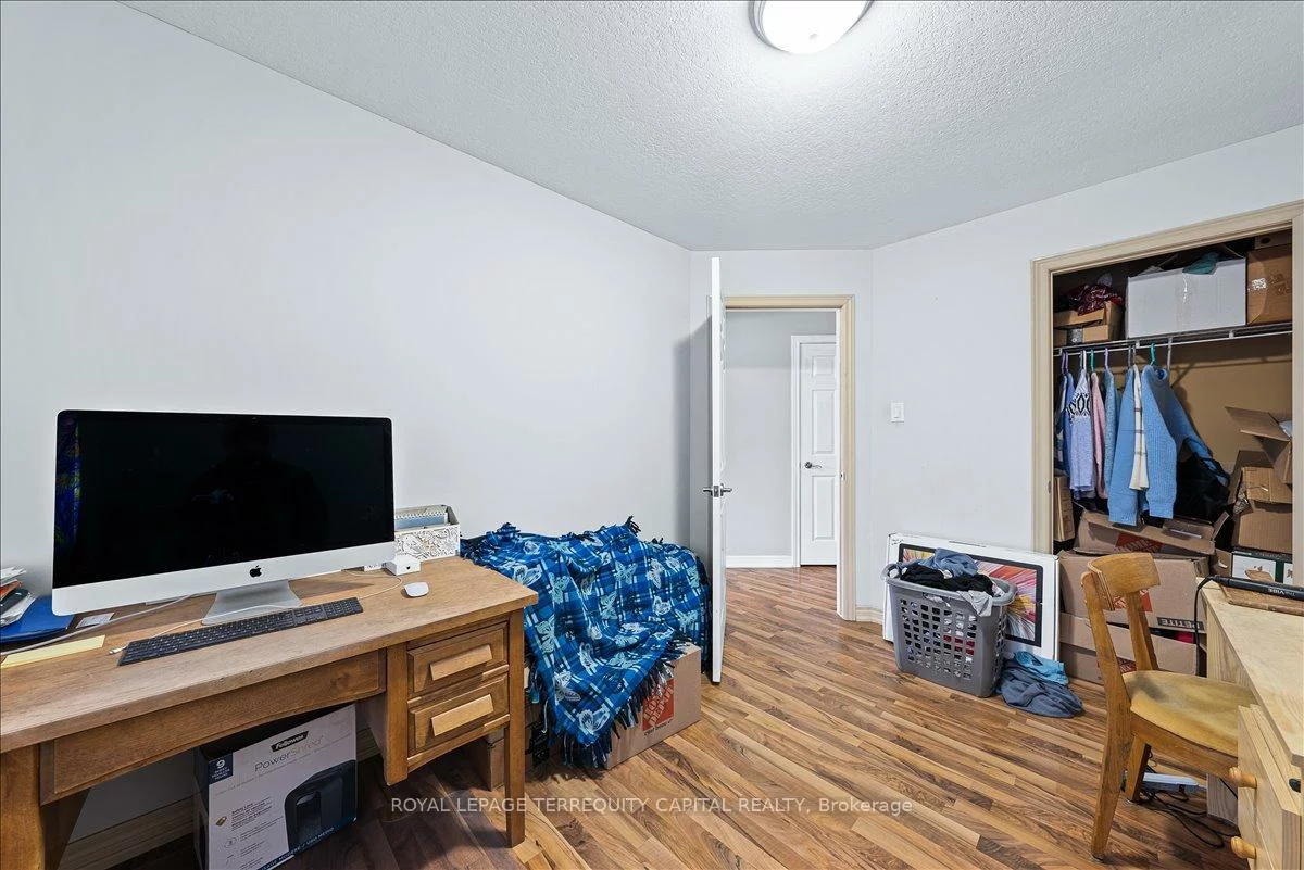 102, Henry, Wellington, Barrie