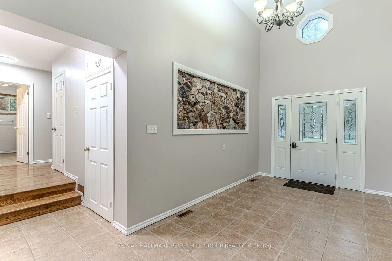 537, Huronia, 400 East, Barrie
