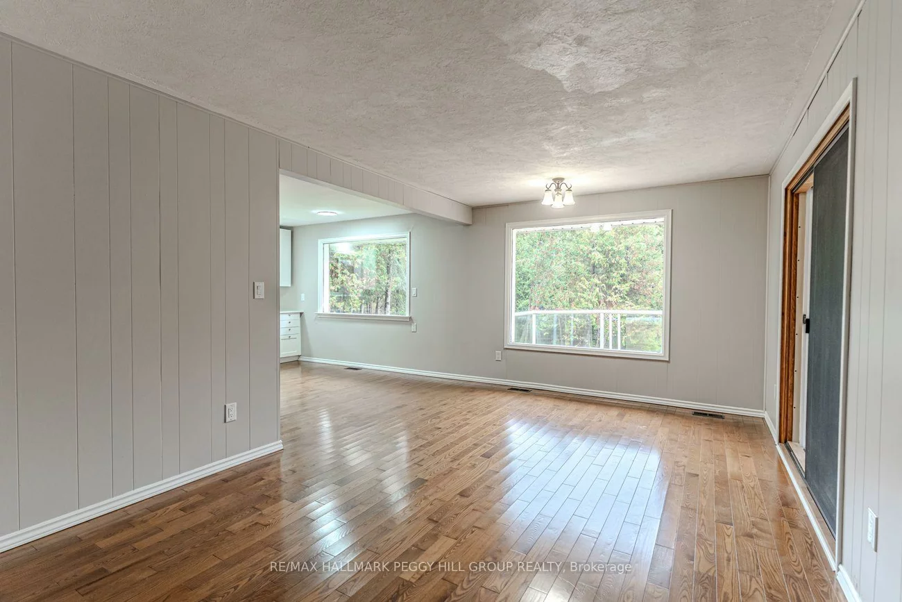 537, Huronia, 400 East, Barrie