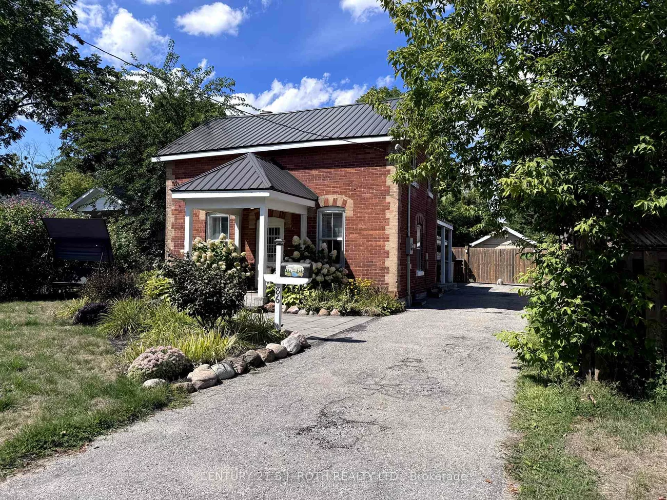 86, Henry, Queen's Park, Barrie