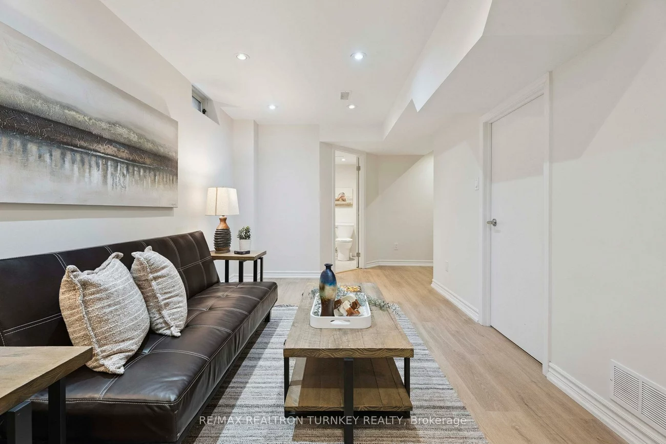 83, Pickett, Painswick North, Barrie