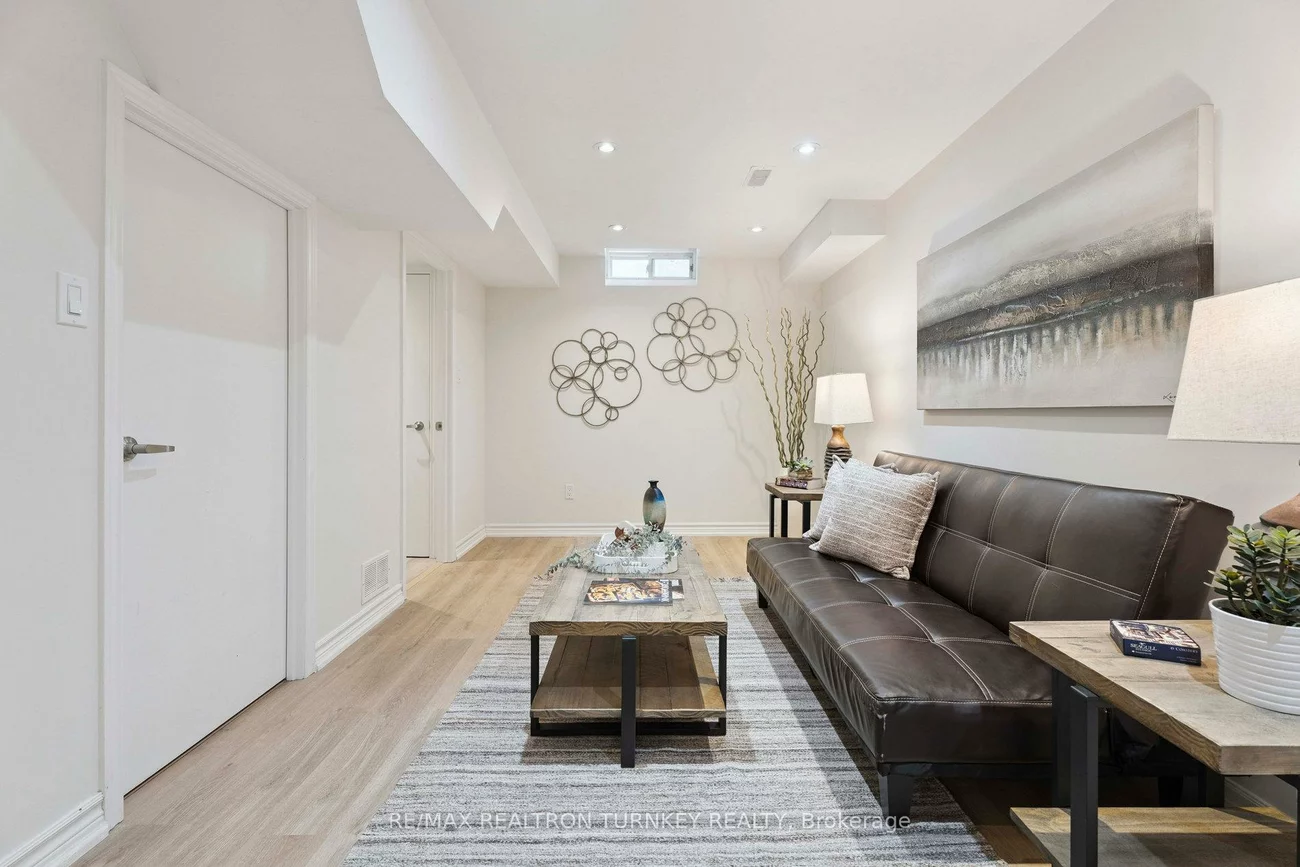 83, Pickett, Painswick North, Barrie