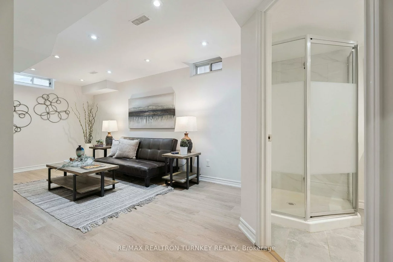 83, Pickett, Painswick North, Barrie