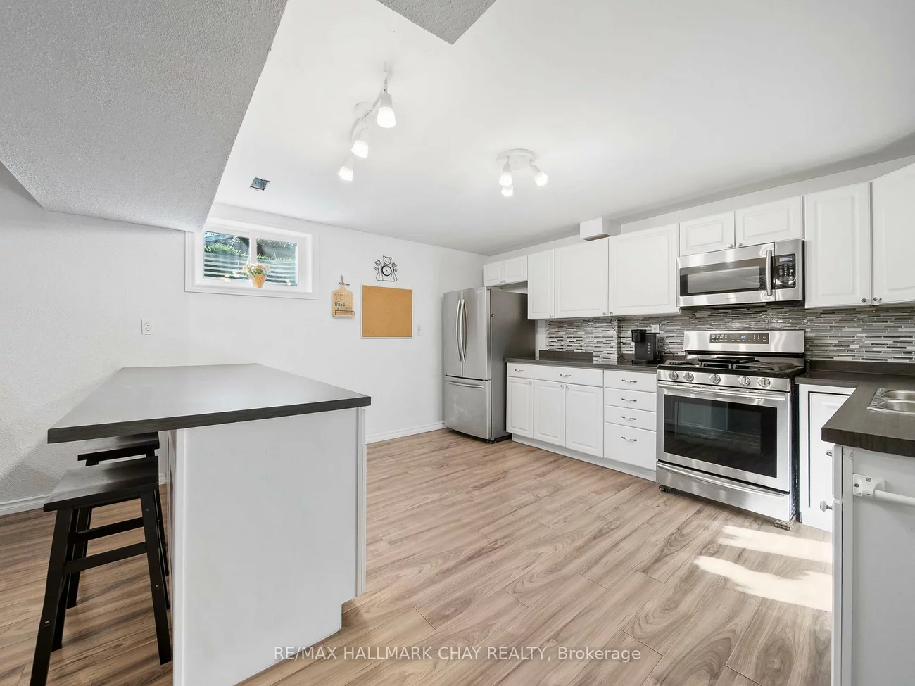 7, ASSINIBOINE, Holly, Barrie