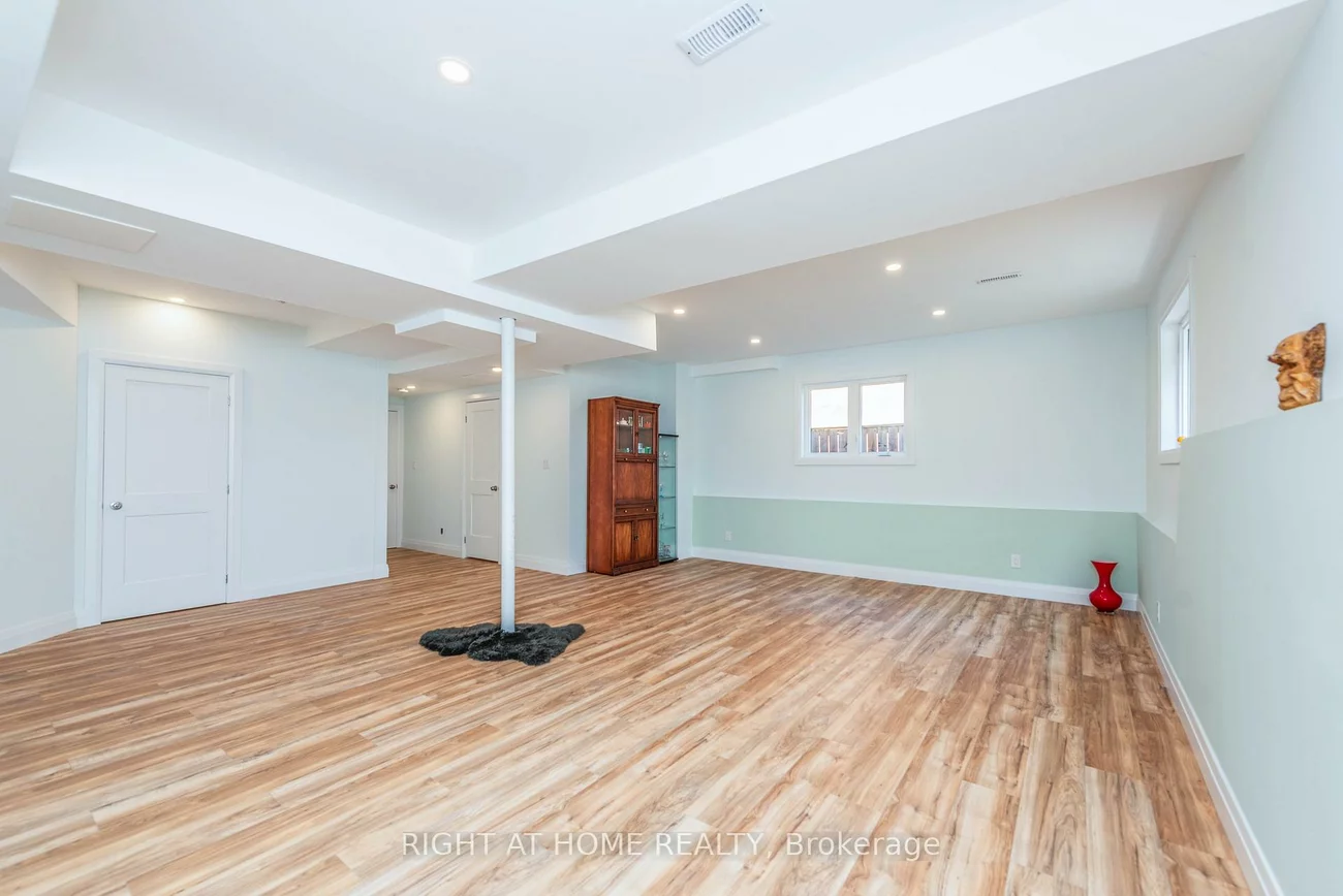 11, Ottaway, Wellington, Barrie