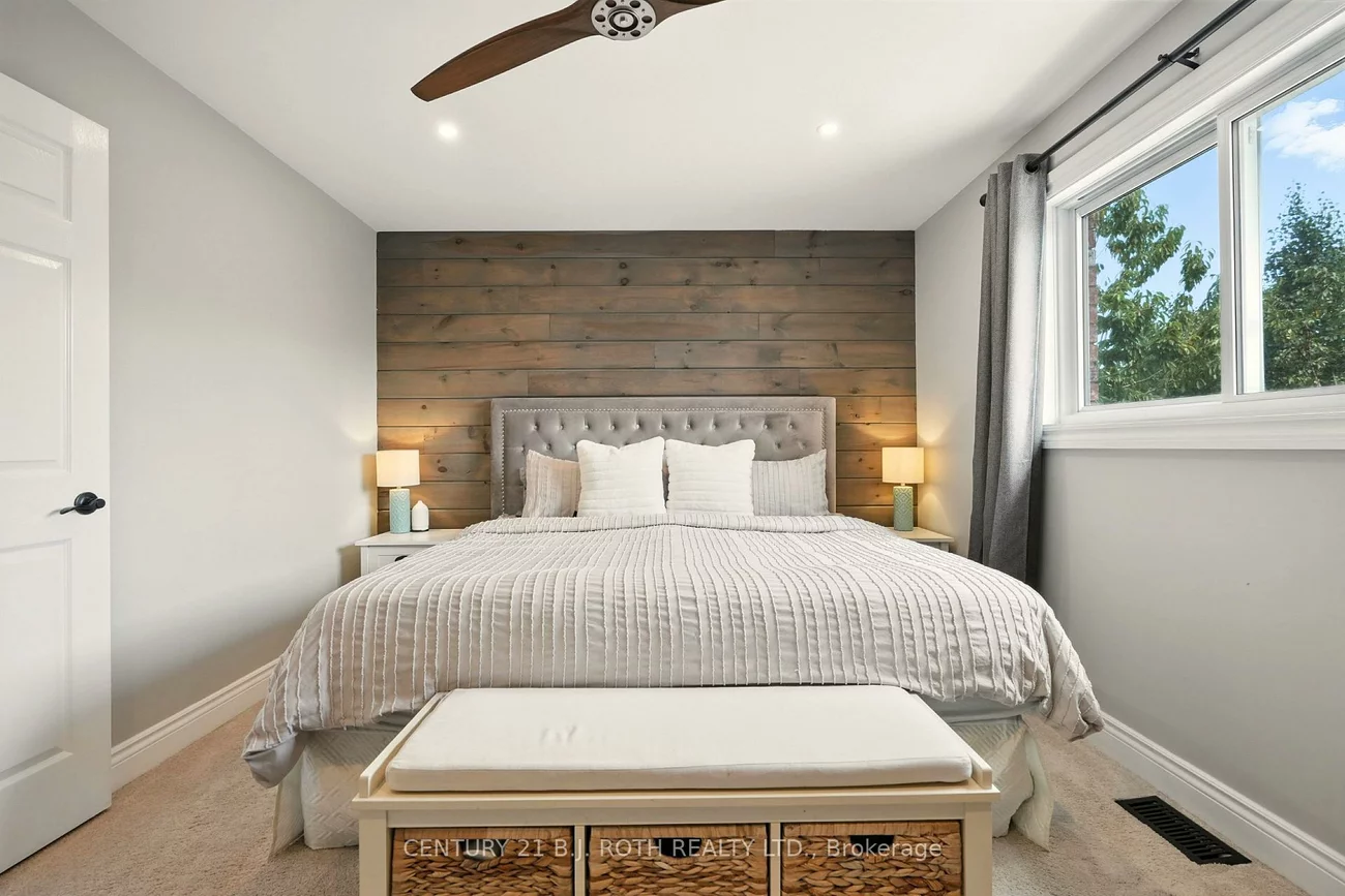 55, HOLLY MEADOW, Holly, Barrie