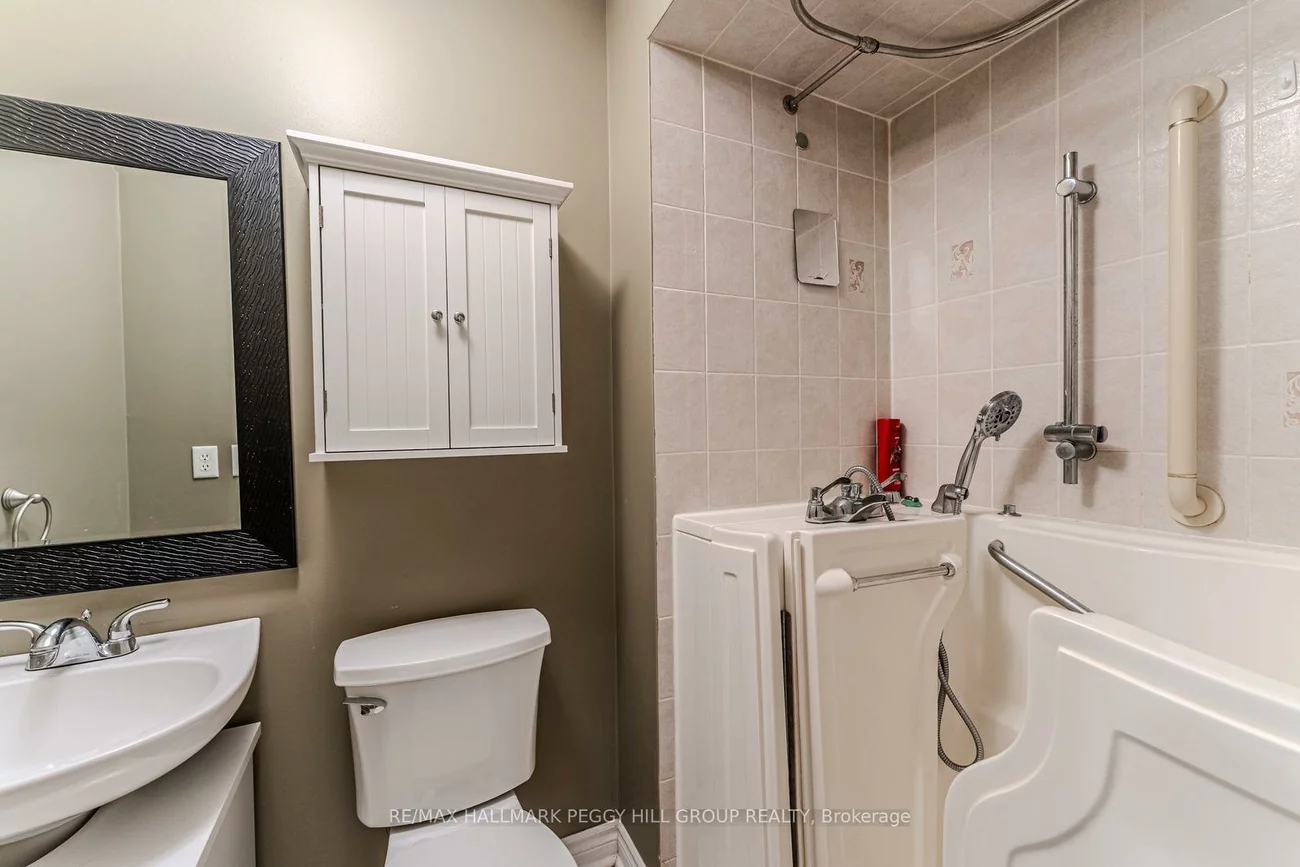 10, Stephanie, Painswick South, Barrie