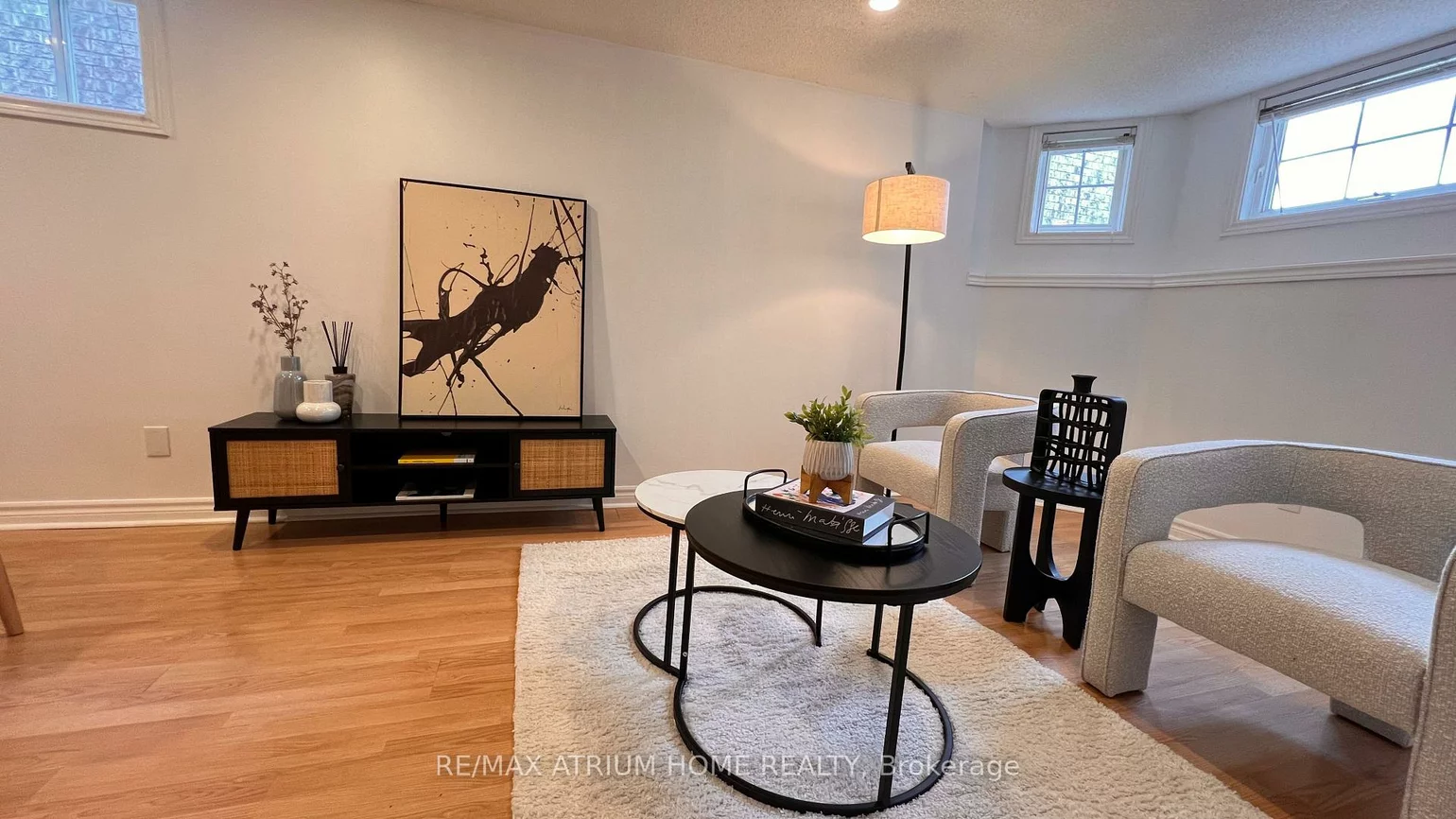 124, Monique, East Bayfield, Barrie