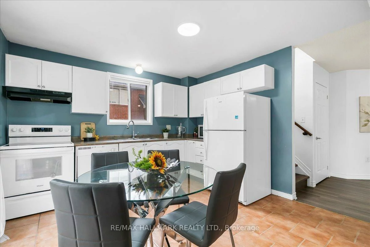 3, Masters, East Bayfield, Barrie