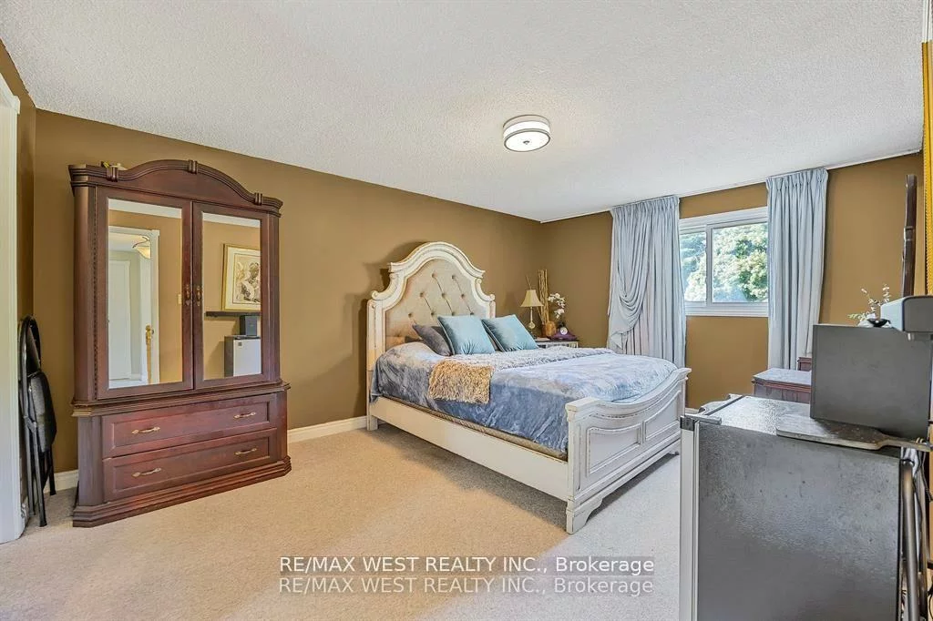 230, Browning, Letitia Heights, Barrie