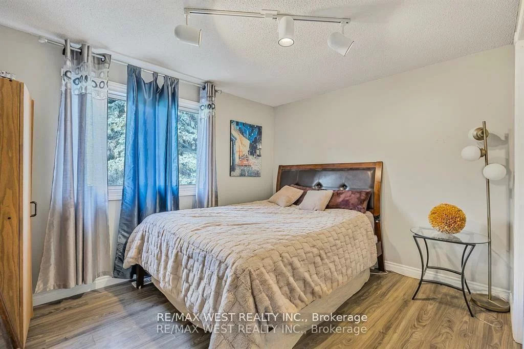 230, Browning, Letitia Heights, Barrie