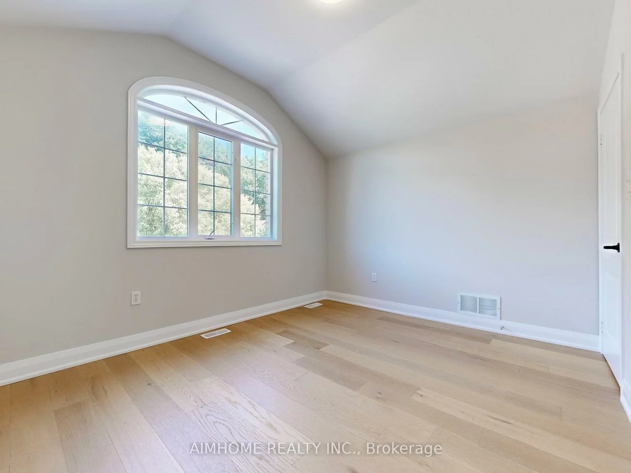 32, Bloom, Ardagh, Barrie