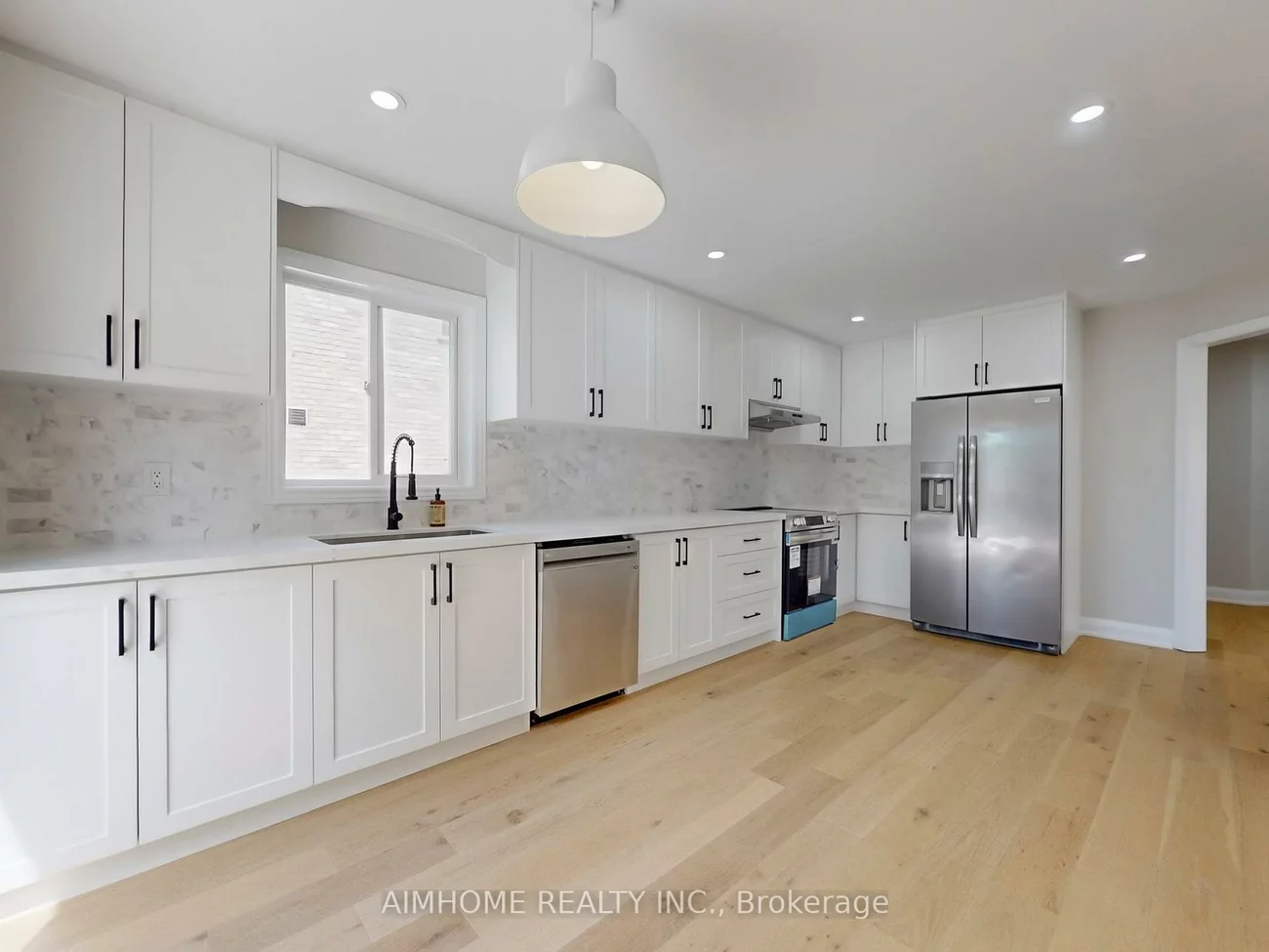 32, Bloom, Ardagh, Barrie