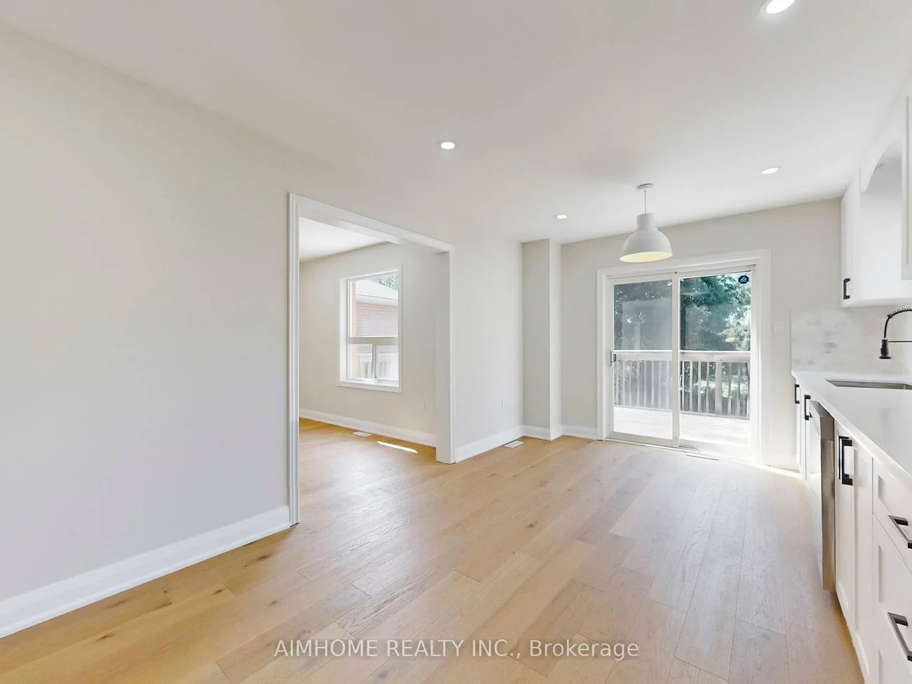 32, Bloom, Ardagh, Barrie