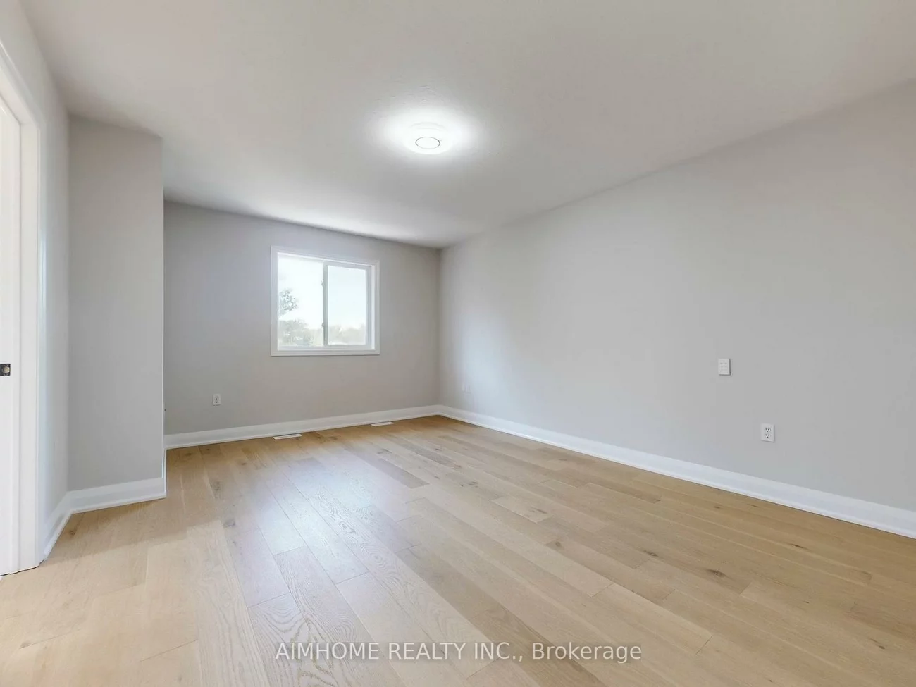 32, Bloom, Ardagh, Barrie