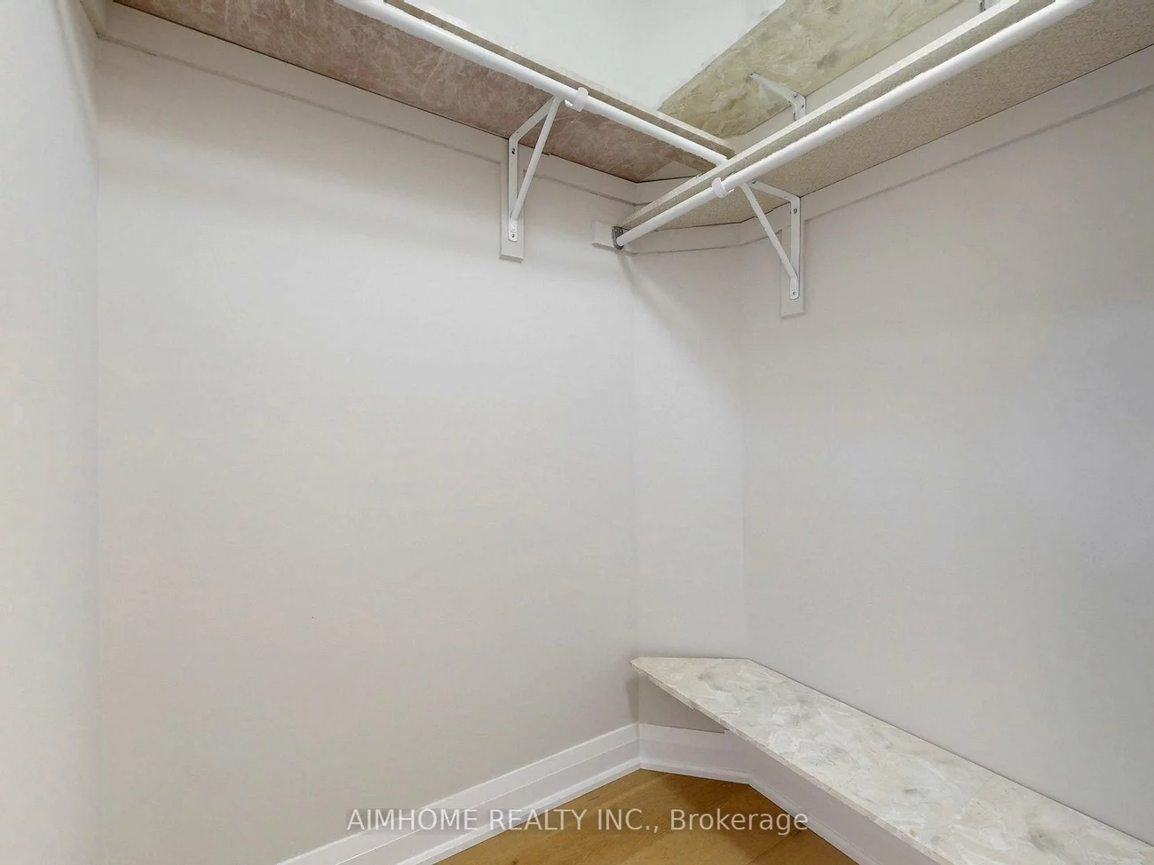 32, Bloom, Ardagh, Barrie