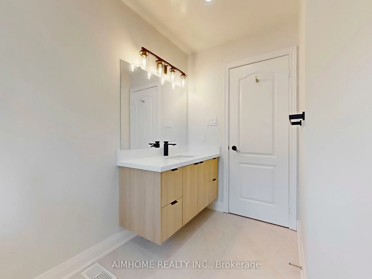 32, Bloom, Ardagh, Barrie