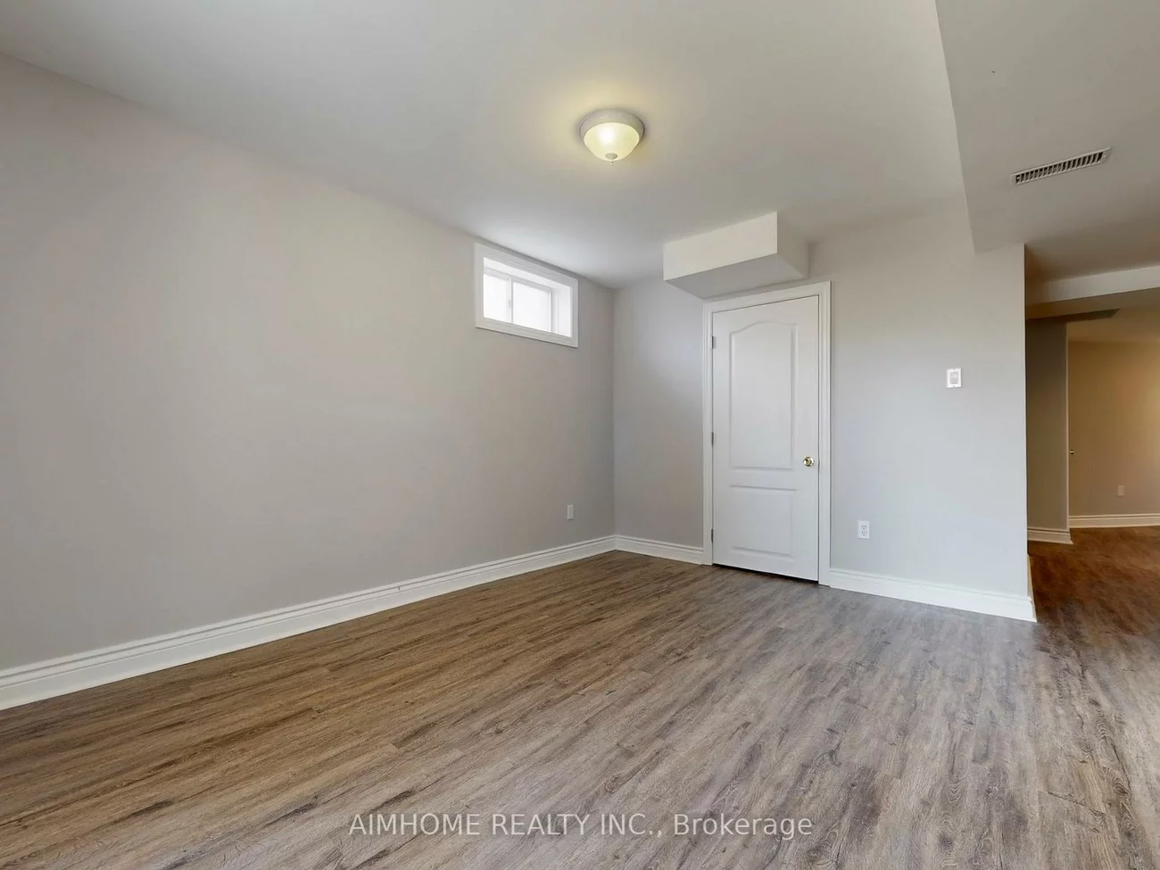 32, Bloom, Ardagh, Barrie