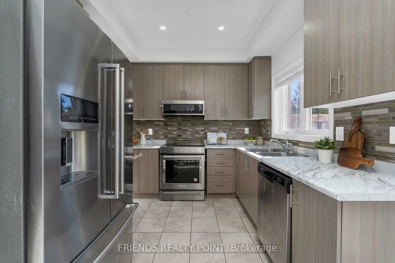 57, Forsyth, West Bayfield, Barrie