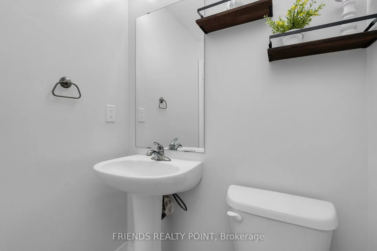 57, Forsyth, West Bayfield, Barrie