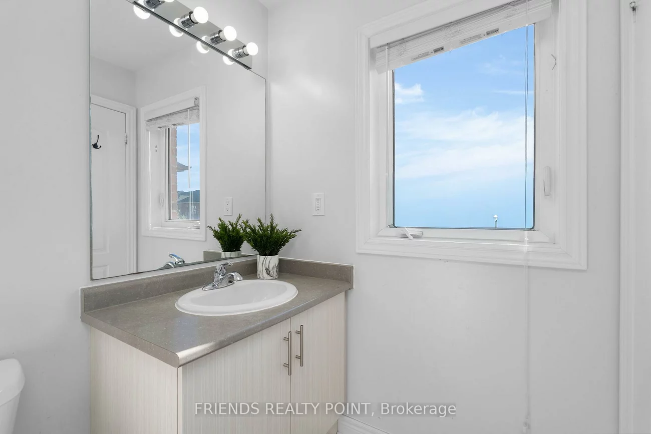 57, Forsyth, West Bayfield, Barrie