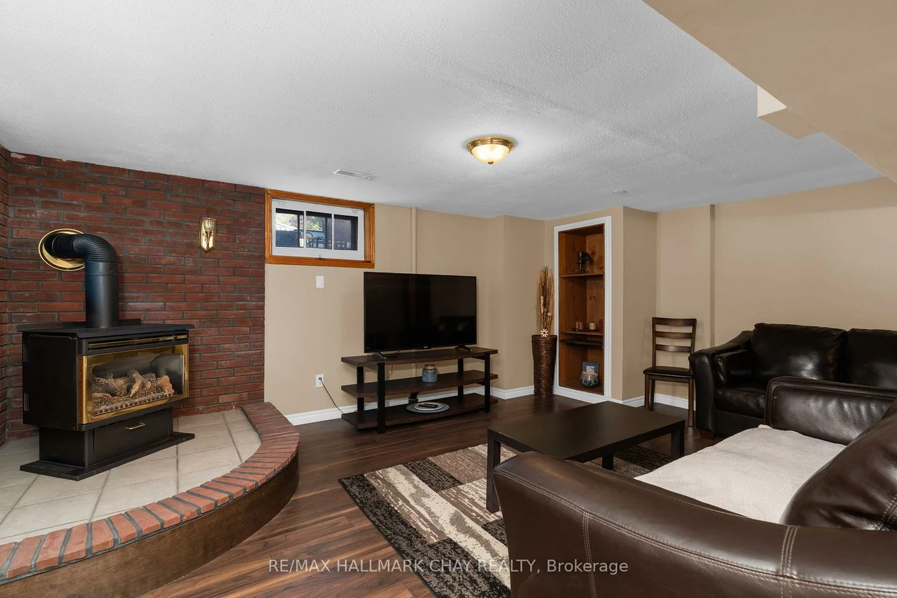 36, Grove, Wellington, Barrie