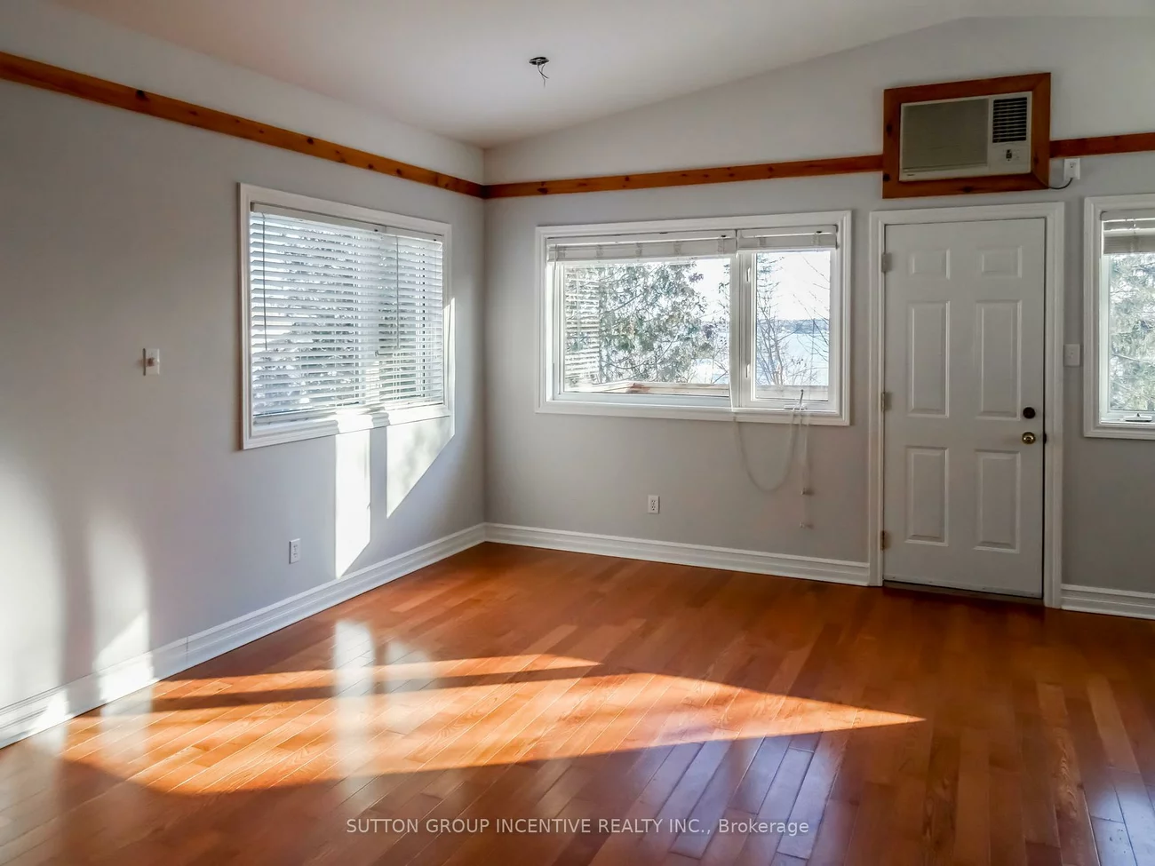 149, Blake, North Shore, Barrie