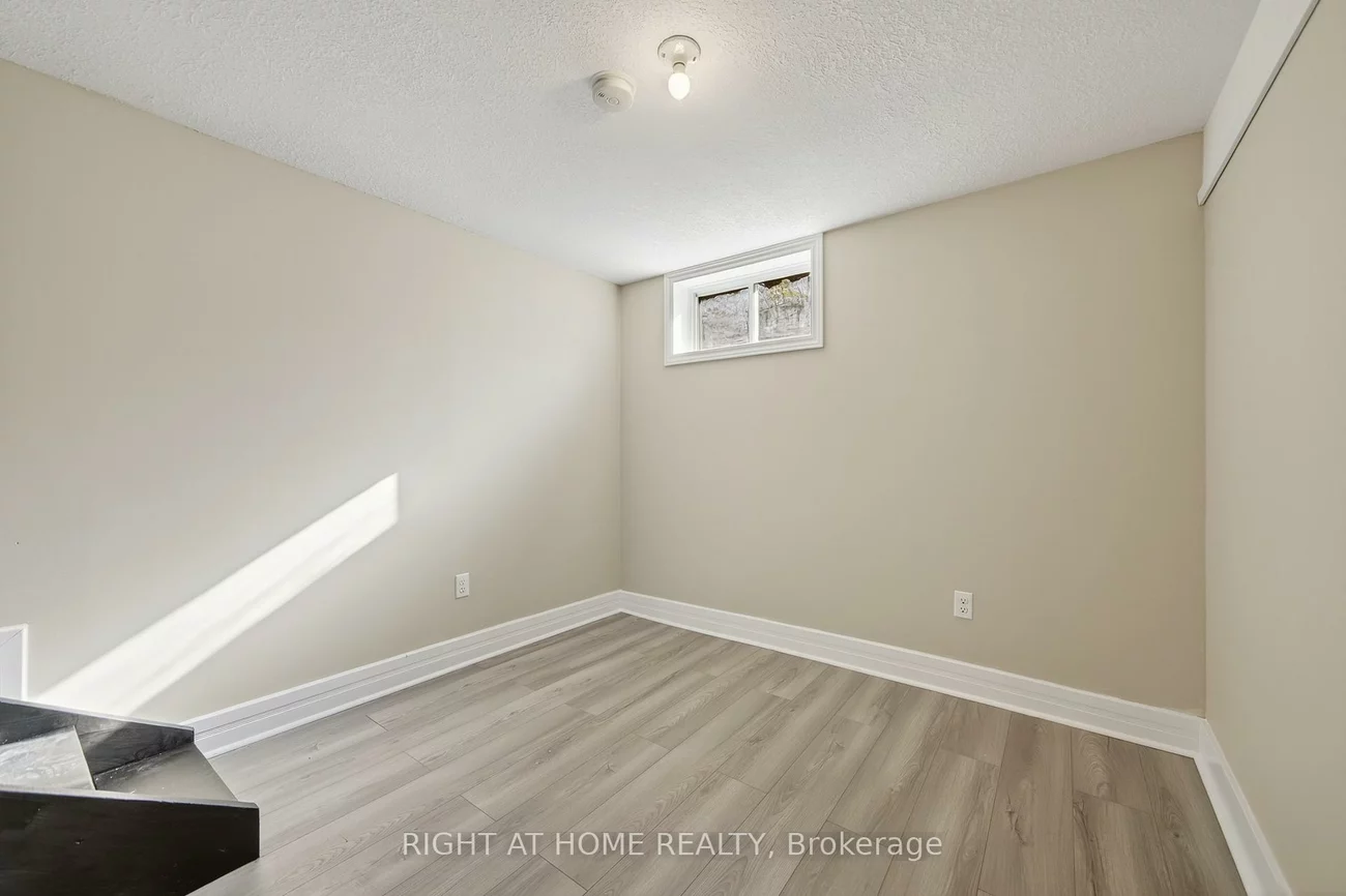 11, Newton, Wellington, Barrie