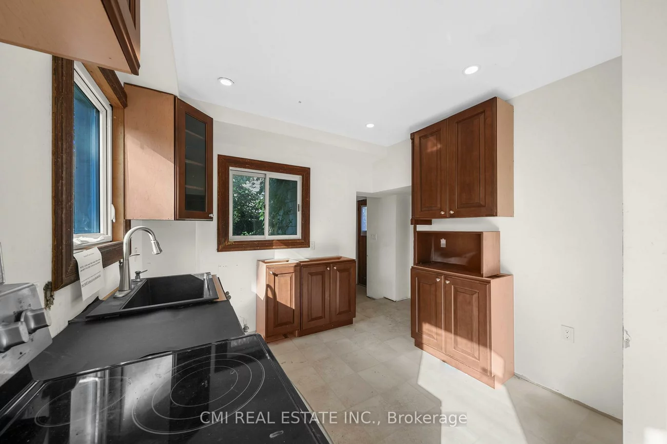 43, Perry, Queen's Park, Barrie