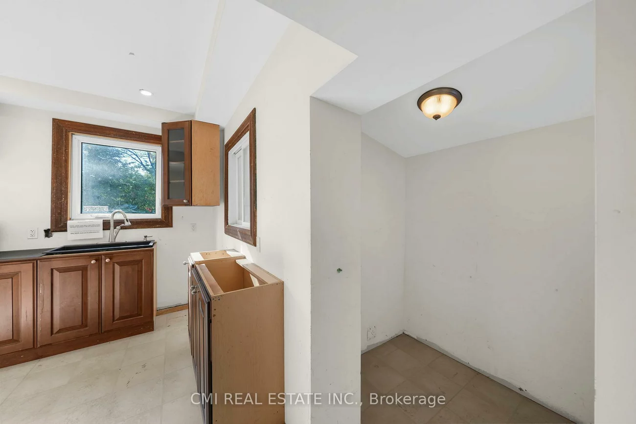 43, Perry, Queen's Park, Barrie